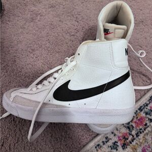 Nike blazer low ‘77 - Classic White and Black High-Tops
